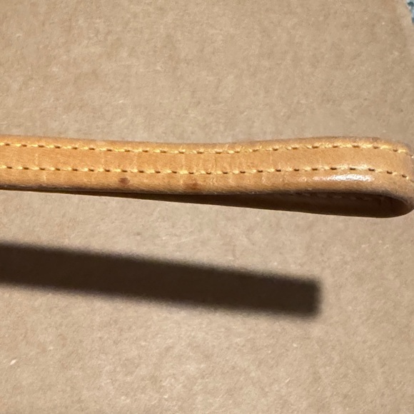 Dooney & Bourke Green Wristlet with Gold Accents Vintage - Picture 9 of 10